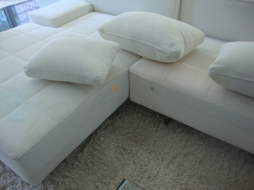 Чистка мягкой мебели - 5 местный угловой диван до чистки