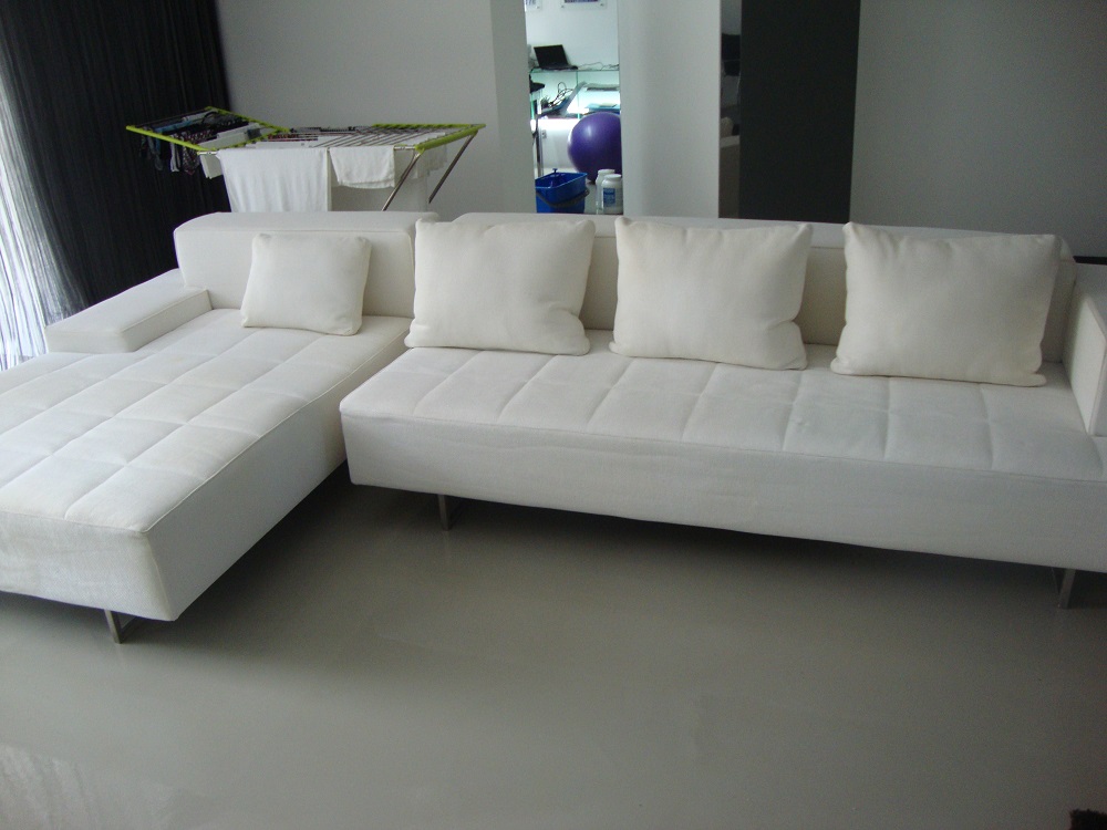 Чистка мягкой мебели - 5 местный текстильный угловой диван после чистки