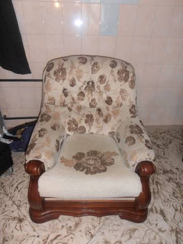 Кресло с текстильной обивкой после пожара после чистки
